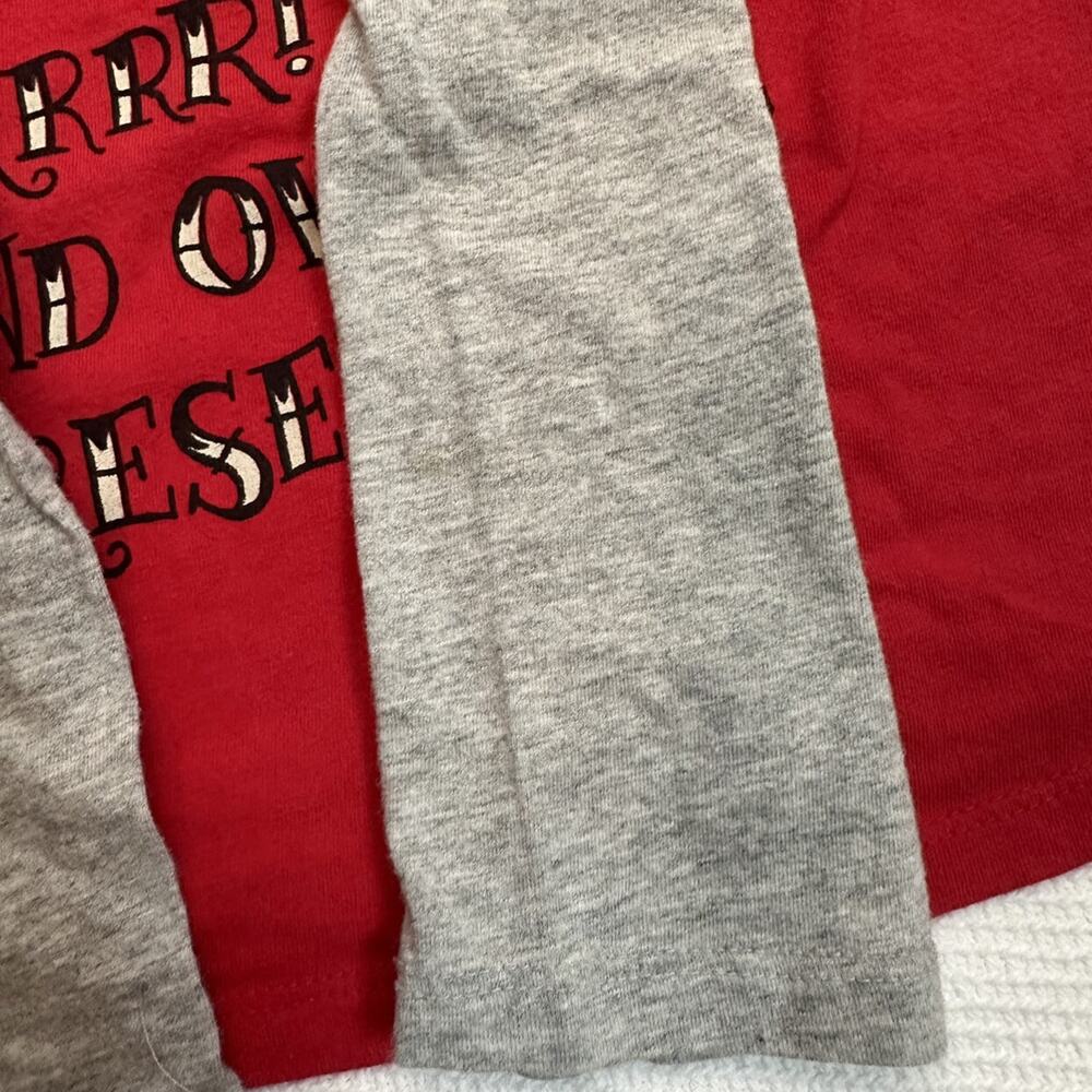 Gap Christmas Raglan - Picture 4 of 4